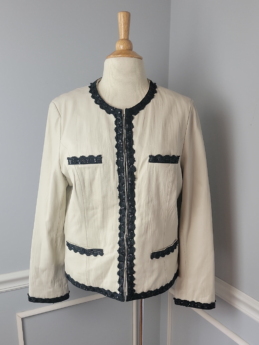 PAMELA DENNIS Cream White Black‎ Crochet Sequin Trim VTG Retro Leather Jacket M